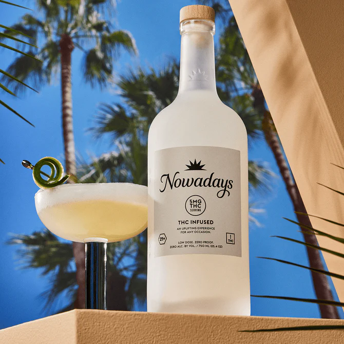 PURE BOTANICA Premium THC-Getränk | Elegante Cannabis-Infusion in Milchglasflasche PURE BOTANICA Premium THC-Getränk | Elegante Cannabis-Infusion in Milchglasflasche